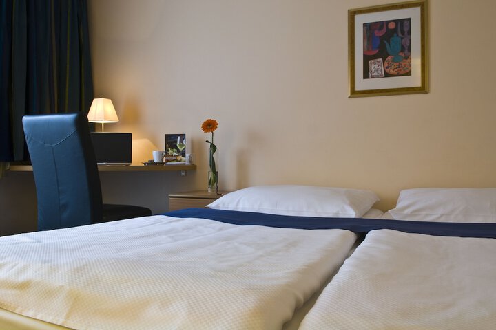 Room 12 of 53