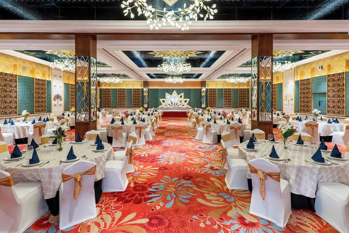 Ballroom/Hall 55 of 74