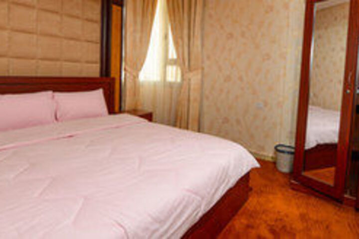 Room 9 of 38