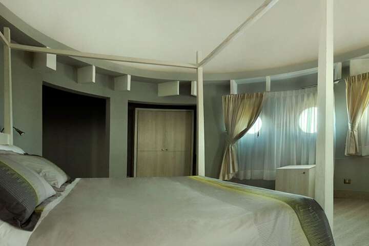 Room 5 of 30