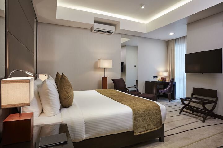 Room 14 of 65