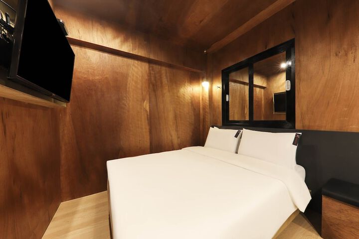 Room 33 of 56