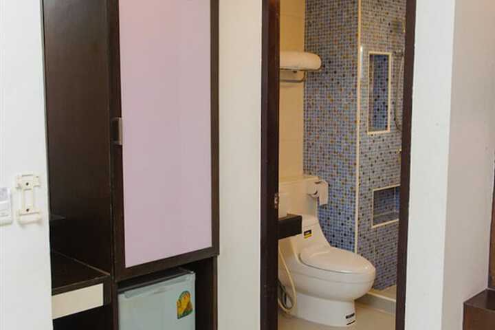 Room 4 of 37