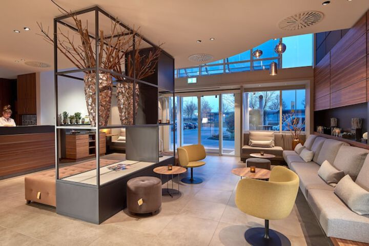 Entrance & Lobby