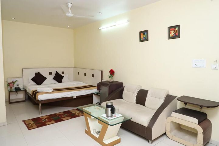 Room 15 of 34