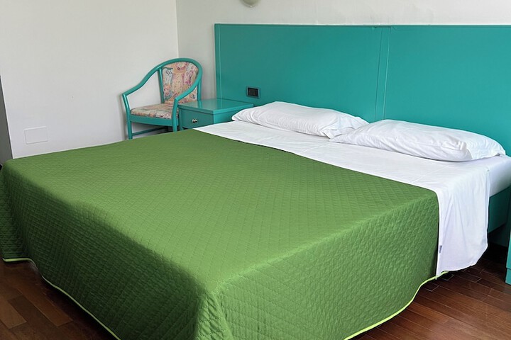 Room 4 of 50