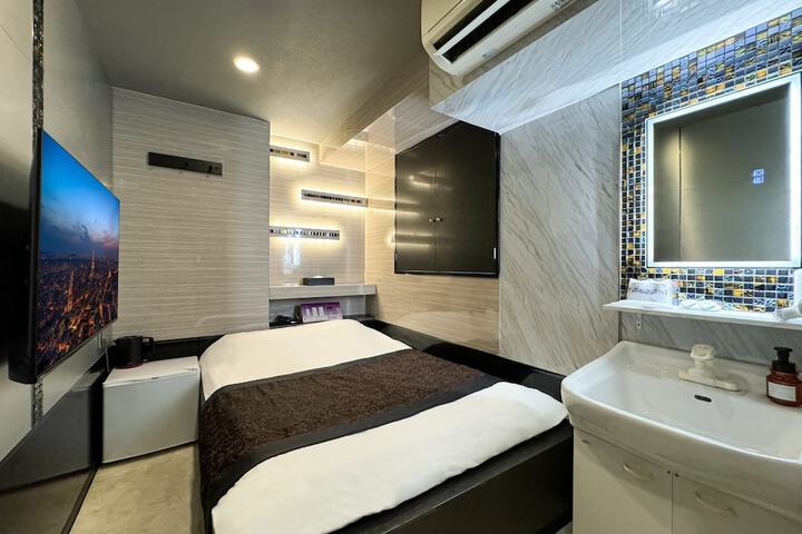 Room 5 of 24