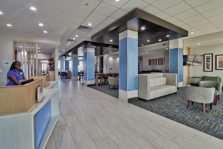 Lobby lounge