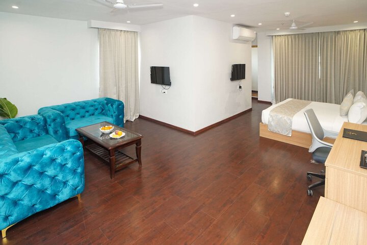 Room 15 of 36