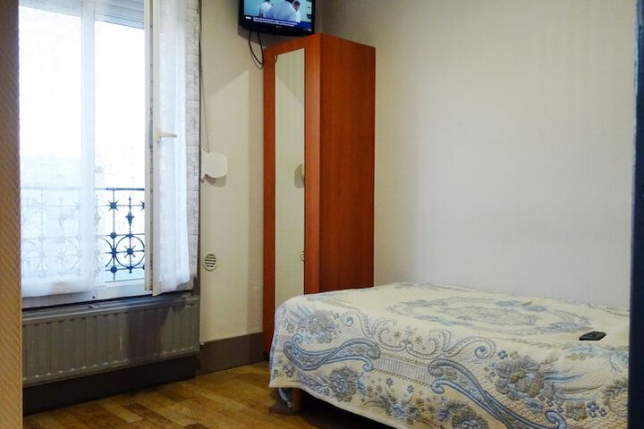 Room 15 of 34