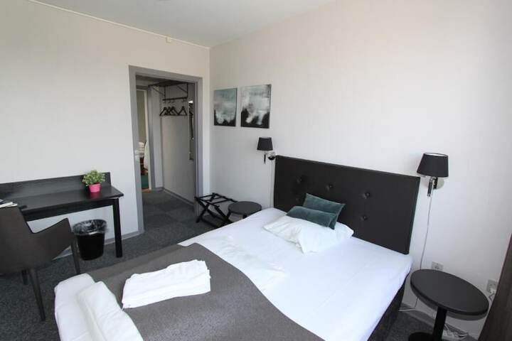 Room 5 of 27