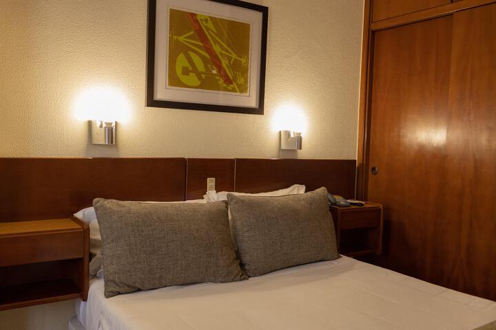 Room 102 of 128