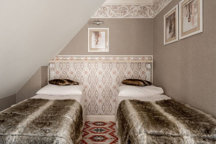 Room 5 of 28