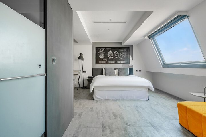 Room 72 of 122