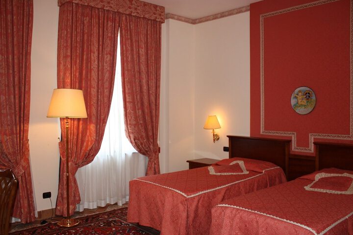 Room 11 of 38