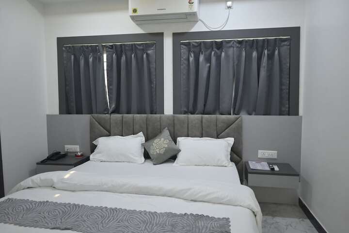 Room 3 of 8