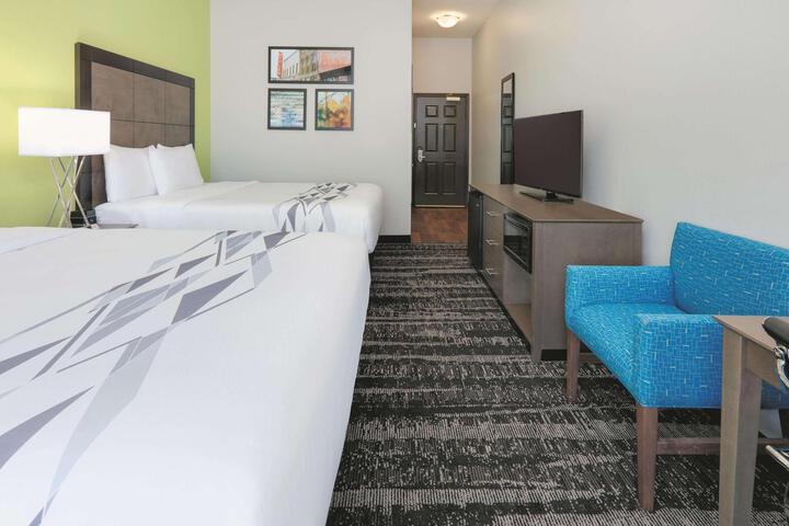 1 King Bed (16 of 18)