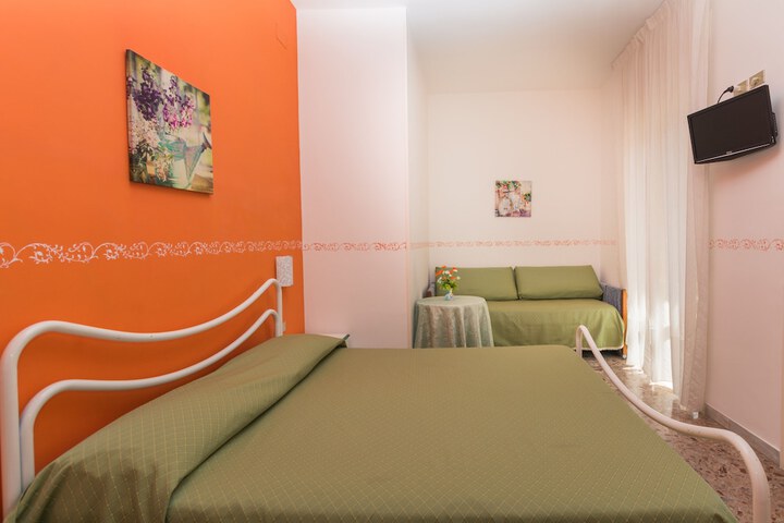 Room 8 of 99