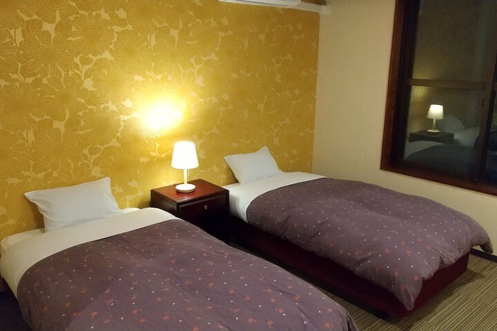 Room 6 of 76