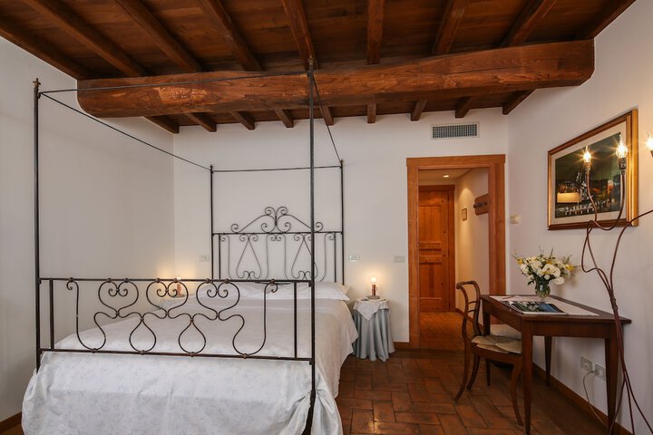 Room 14 of 150