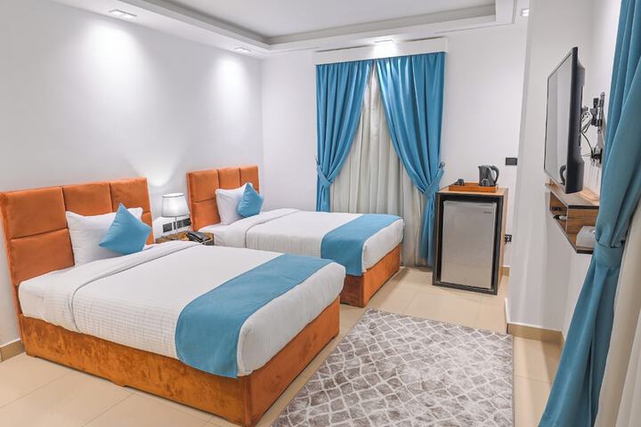 Room 4 of 16