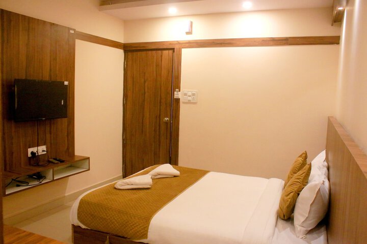 Room 4 of 10