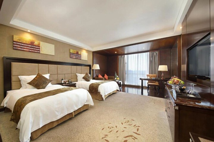 Room 12 of 65