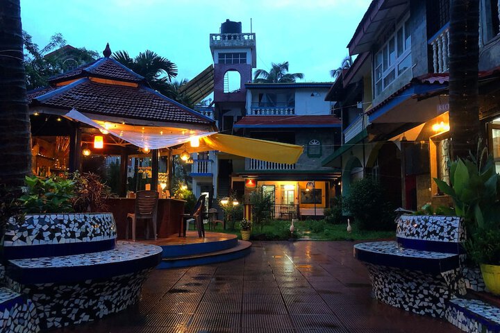Hotel Exterior 79 of 99