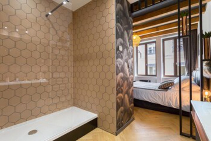 Room 16 of 74