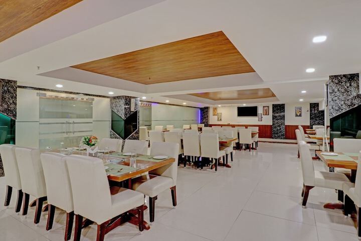 Dining 48 of 65