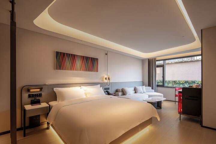 Room 9 of 19