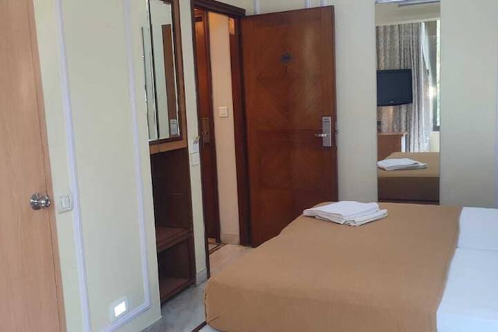 Room 11 of 37