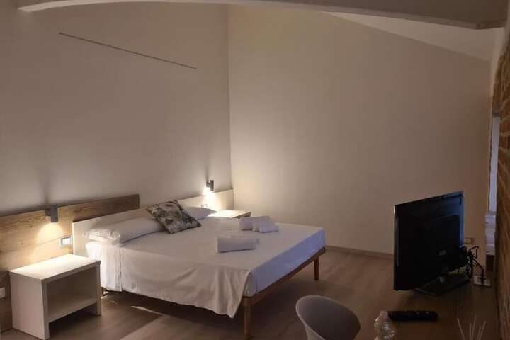 Room 6 of 13