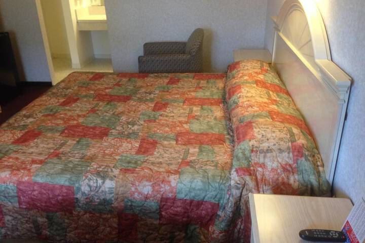 Standard | King Bed (5 of 6)