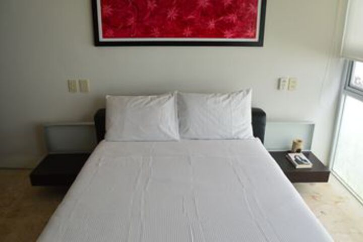 Room 33 of 108