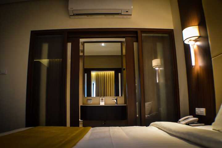 Room 11 of 113