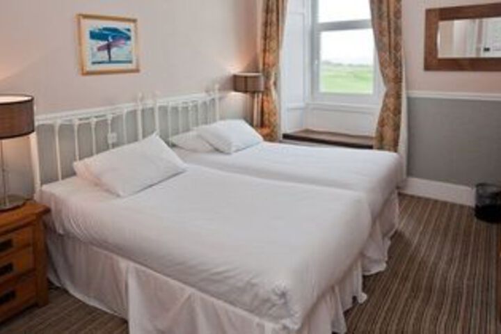 Room 4 of 11