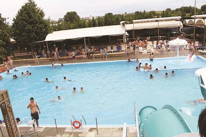 Pool 33 of 66