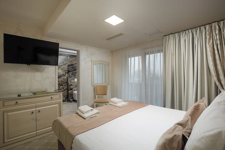 Room 40 of 103