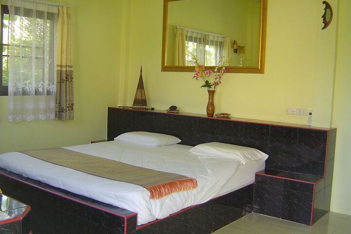 Room 5 of 68