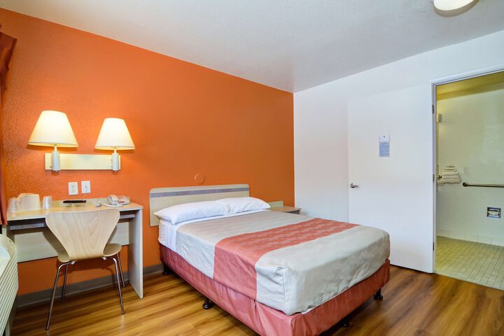 1 Queen Bed (1 of 23)