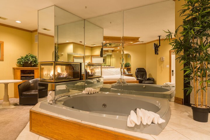 Hot Tub 45 of 63