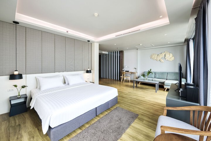 Room 16 of 157