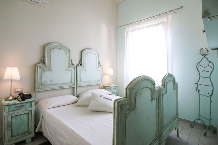 Room 10 of 35