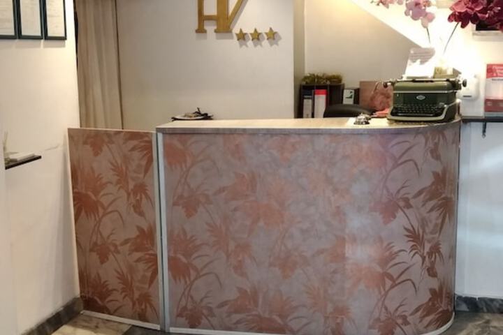Check-in/check-out kiosk