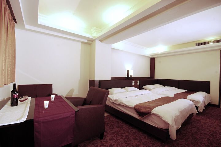 Room 17 of 44