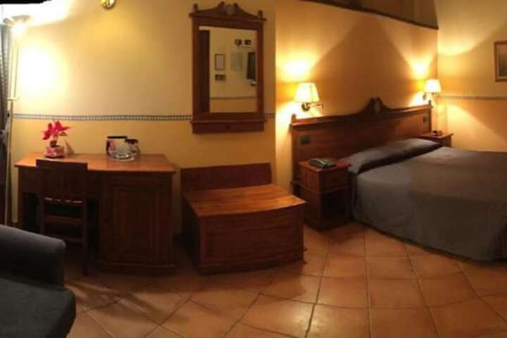 Room 8 of 32