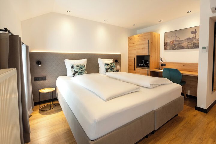 Room 2 of 34