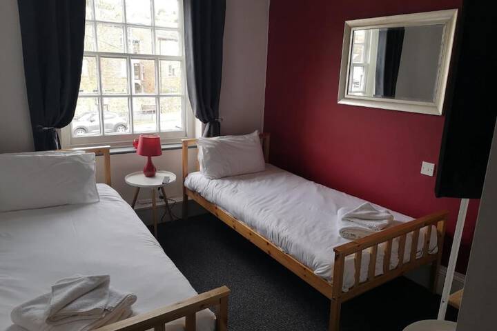 Room 12 of 28