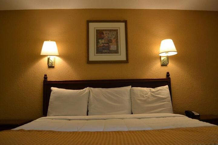1 King Bed (2 of 4)